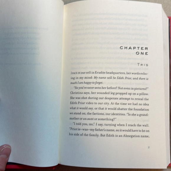 🌈2/$8  Allegiant #3 in the Divergent Series - Picture 8 of 12